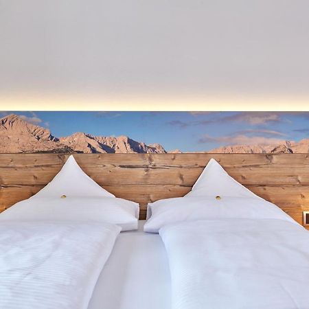 Gaestehaus Angela Garmisch-Partenkirchen Dış mekan fotoğraf