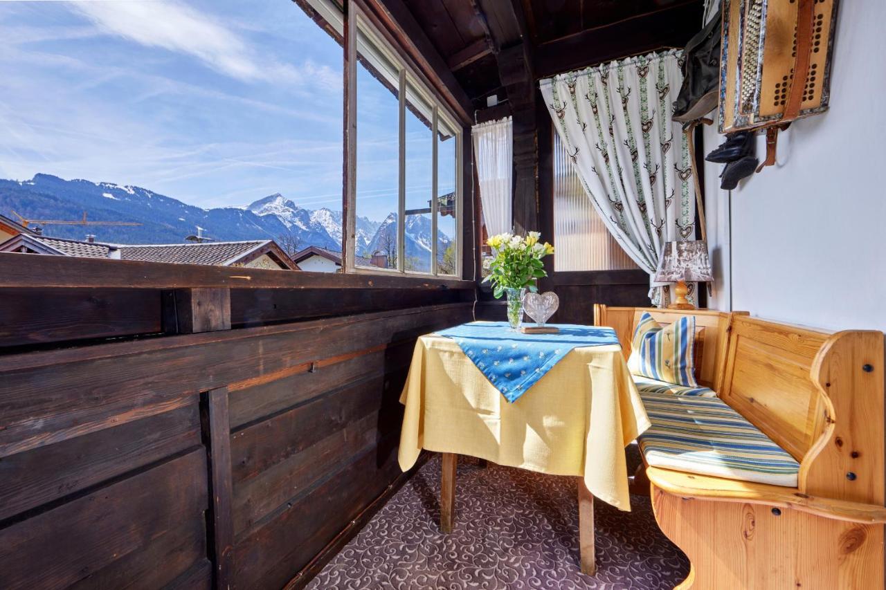 Gaestehaus Angela Garmisch-Partenkirchen Dış mekan fotoğraf