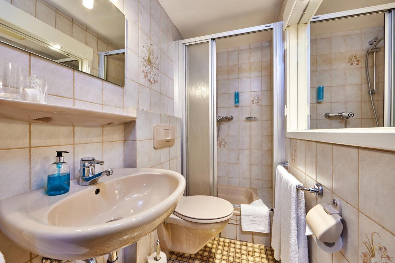 Gaestehaus Angela Garmisch-Partenkirchen Dış mekan fotoğraf