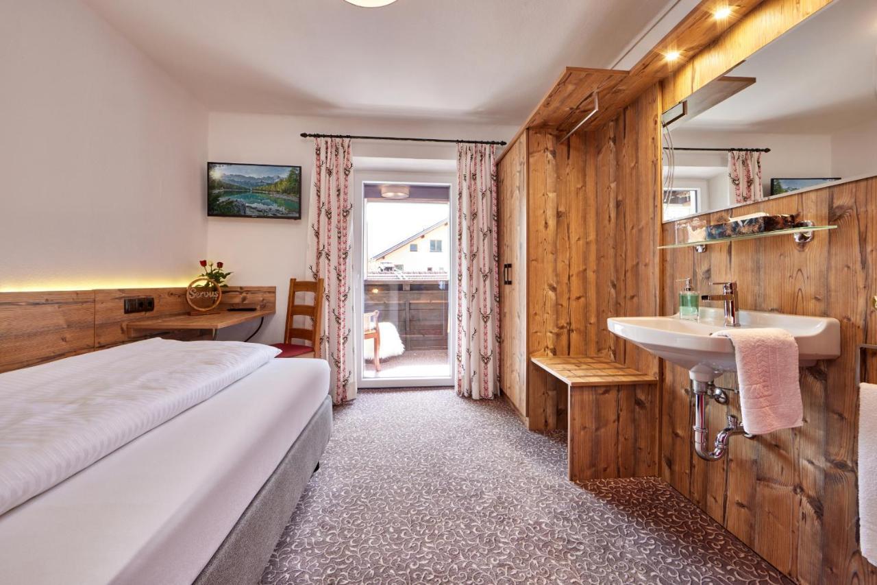 Gaestehaus Angela Garmisch-Partenkirchen Dış mekan fotoğraf