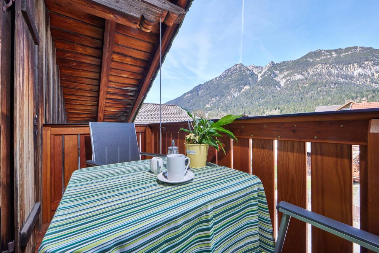 Gaestehaus Angela Garmisch-Partenkirchen Dış mekan fotoğraf